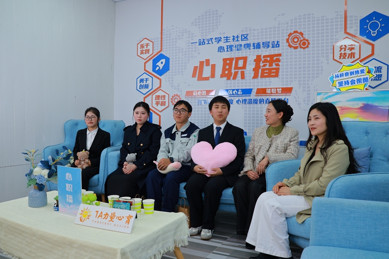 成长导师与学生共话幸福 新闻照片1.jpg