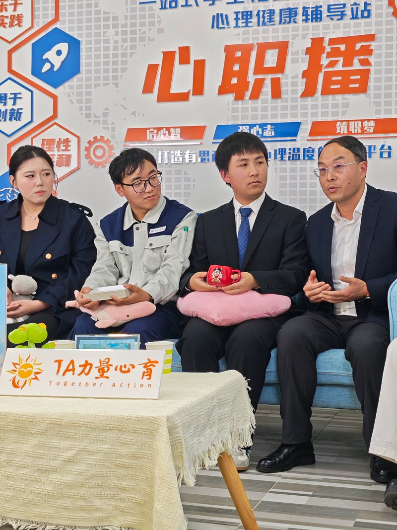 成长导师与学生共话幸福 新闻照片3.jpg